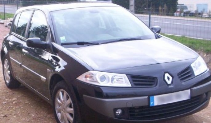 Renault cu certificat de înmatriculare fals, descoperit în Ostrov